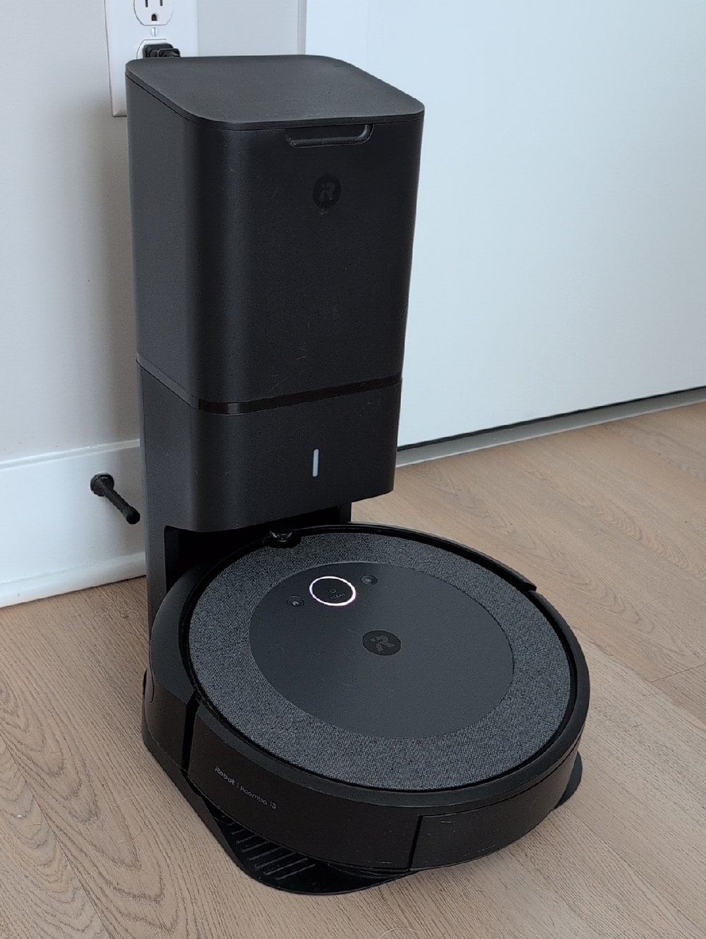 iRobot Clean Base Automatic Dirt Disposal